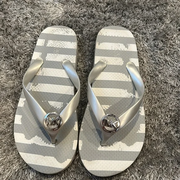 Michael Kors women’s flip-flops - Picture 8 of 10